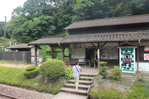 One of the stations Issaburo train stopped. How to travel from Kumamoto to Kagoshima by special sightseeing trains