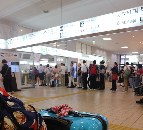 Long queue at Beppu station. Travel problems. 