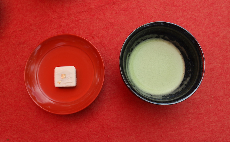 Matcha tea at Kinkakuji temple. Kyoto travel guide.